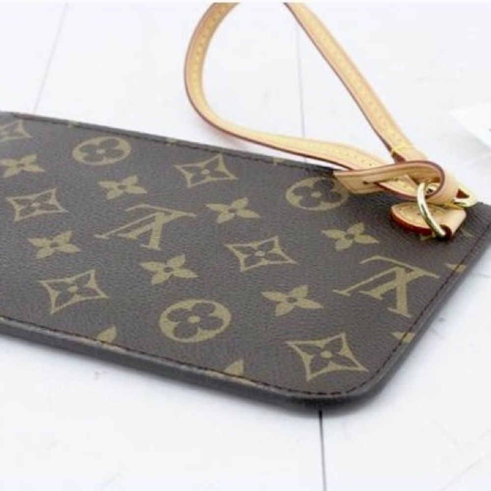 Louis Vuitton Monogram Brown and Gold Wristlet - Picture 4 of 15